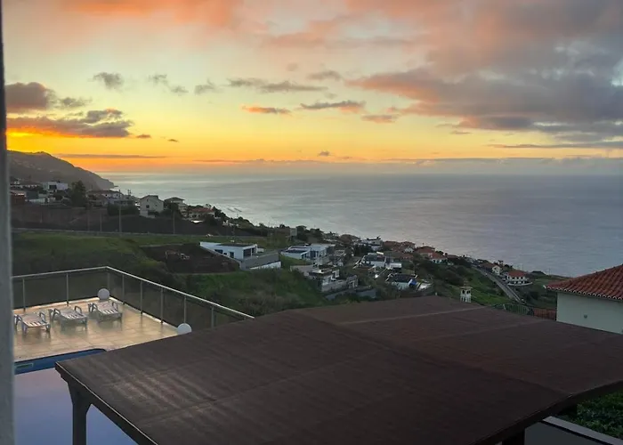 Dom wakacyjny New Quinta Aurora - Heated Private Pool, Ocean View, Organic Garden *
