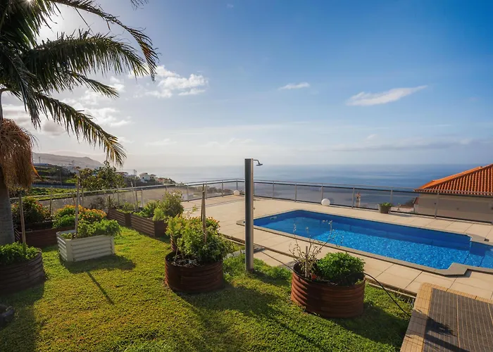 Dom wakacyjny New Quinta Aurora - Heated Private Pool, Ocean View, Organic Garden *