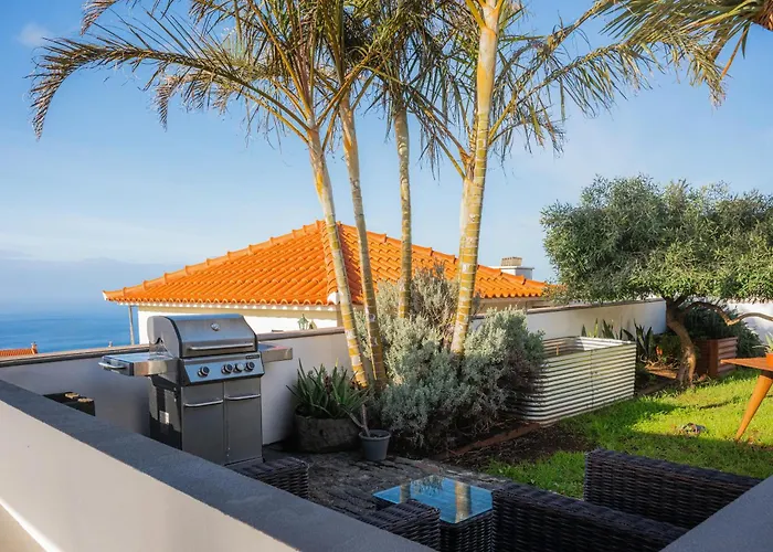 Dom wakacyjny New Quinta Aurora - Heated Private Pool, Ocean View, Organic Garden